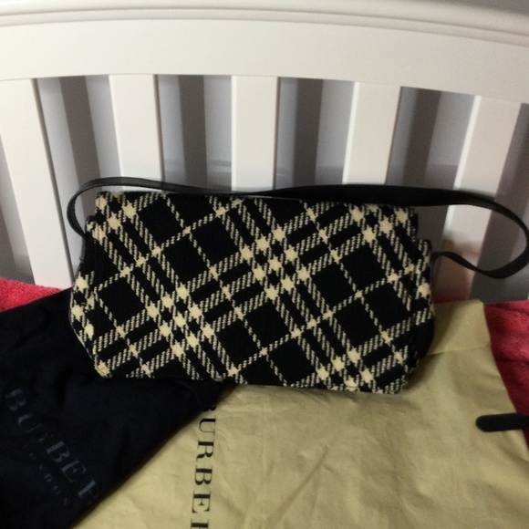 Authentic Burberry clutch - Picture 2 of 16